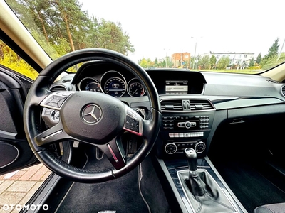 Mercedes-Benz Klasa C 200 CGI BlueEff Avantgarde