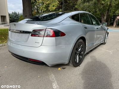 Tesla Model S Standard Reichweite