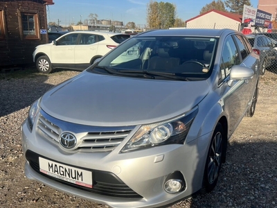 Toyota Avensis III Wagon Facelifting 2.0 D-4D 124KM 2013