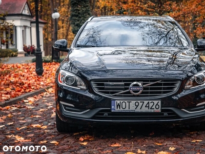 Volvo V60 T5 AWD Momentum Pro