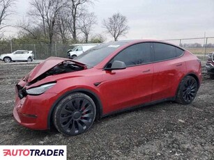 Tesla Model Y benzyna 2022r. (CICERO)