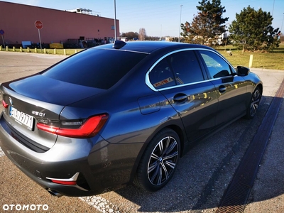 BMW Seria 3 330i xDrive Luxury Line sport