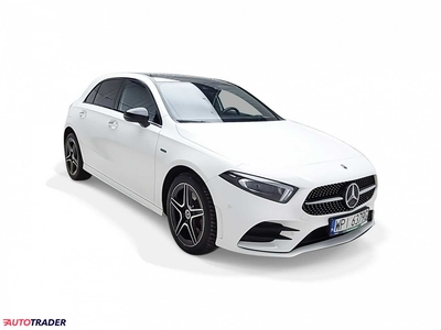 Mercedes A-klasa 1.3 hybrydowy 160 KM 2021r. (Komorniki)