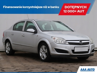 Opel Astra H Sedan 1.6 ECOTEC 115KM 2009