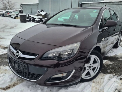 Opel Astra J Sedan 1.4 Turbo ECOTEC 140KM 2014