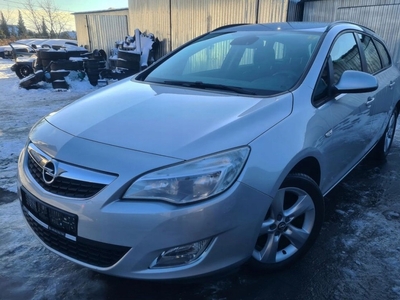 Opel Astra J Sports Tourer 1.4 Turbo ECOTEC 140KM 2012