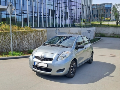 Toyota Yaris II 2009 benzyna garażowana