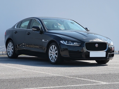 Jaguar XE I , Salon Polska, Serwis ASO, 177 KM, Automat, Skóra, Navi,