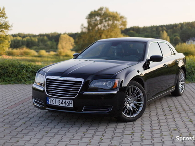 Chrysler 300, bardzo zadbany, regularnie serwisowany.