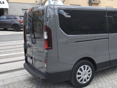 renault trafic 1,6 125KM LONG 9-osób Doinwestowany