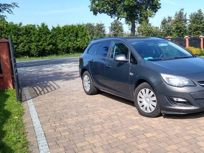 Sprzedam opla astrę j 1,6 Benz gaz