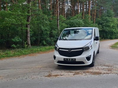 Sprzedam Opla Vivaro long z klimą z końca 2016 r.tel 604-793-649