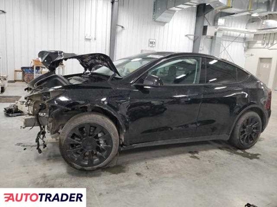 Tesla Model Y benzyna 2022r. (OTTAWA)