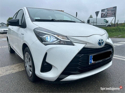 Toyota Yaris Hybrid 2017/18 salon Polska