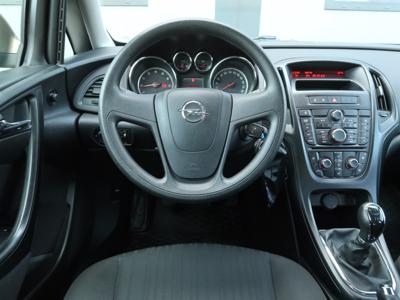 Opel Astra 2014 1.6 16V 136962km ABS klimatyzacja manualna