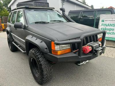 Wyprawowy doinwestowany pancerny jeep