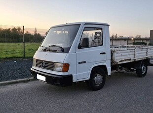 Mercedes MB 100 2.4D Skrzynia Hak 2T Sprawny