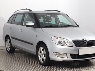 Skoda Fabia II , Klimatronic, Tempomat, Parktronic, Podgrzewane siedzienia,