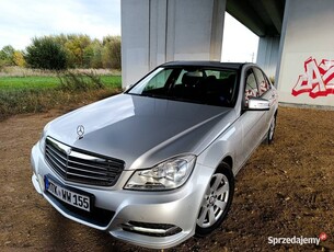 Mercedes-Benz w204 LIFT c180 benzyna 1 WŁAŚCICIELprze.159tys Niemcy