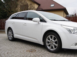 TOYOTA AVENSIS 1,8 BENZYNA 2010 ROK NAVI KAMERA KSENON