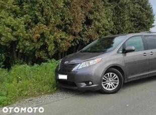 Toyota Sienna 3.5 V6, bogate wyposażenie