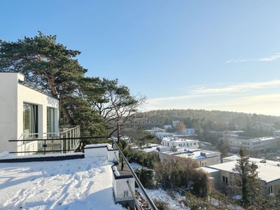 Gdynia Redłowo dom z widokiem na morze i panoramę Gdyni.