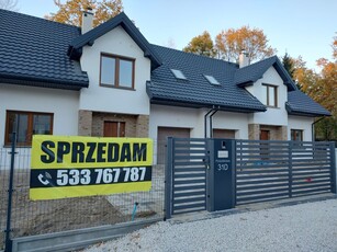 Sprzedam bezpośrednio pół bliźniaka + działka 700 m2