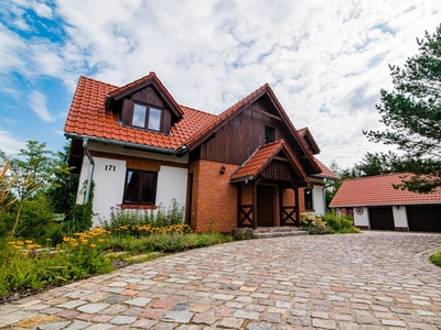Dom w stylu warmińskim z dużym ogrodem w Rusi
