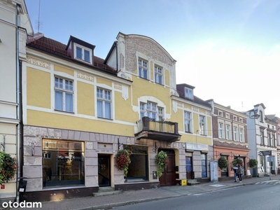 Apartament 3 pokojowy, plus taras, balkon i garaż.