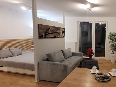 Nowoczesne Studio w Apartamentowcu blisko metra M2, z garażem i ogródkiem