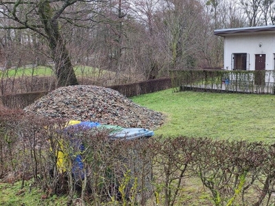 Budynek handlowy z działką, możliwość rozbudowy na mieszkanie