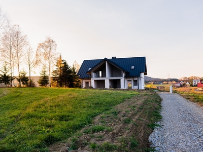 Dom bliźniak o powierzchni 132m2 oraz działka 620m2, Moszczenica pow. Gorlicki