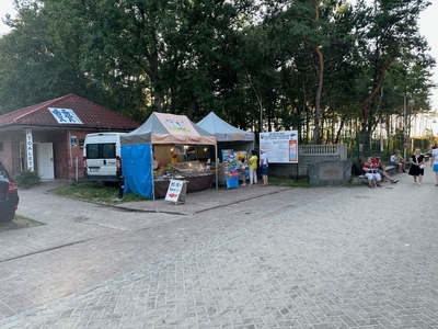 Rowy - działka przy głównym zejściu na plażę.