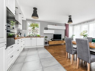 Przytulny apartament z dużym i słonecznym ogrodem