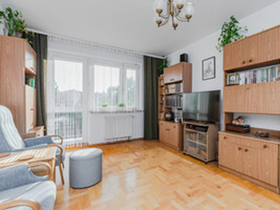 61 M2 3 POKOJE ODZIELNA, WIDNA KUCHNIA, BALKON