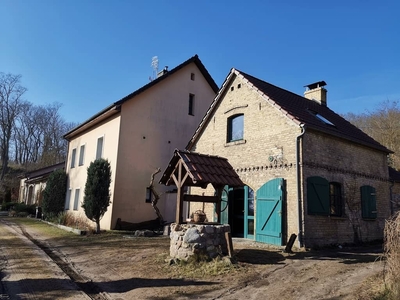 Dom z budynkami gosp. 60 km od Berlina