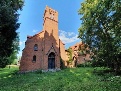 Kościół zabytkowy wraz z zabudową zamkową + 3500m2.