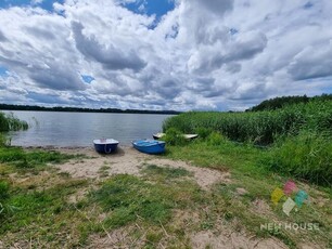 Z dojściem do jeziora, możliwość podziału zabudowy