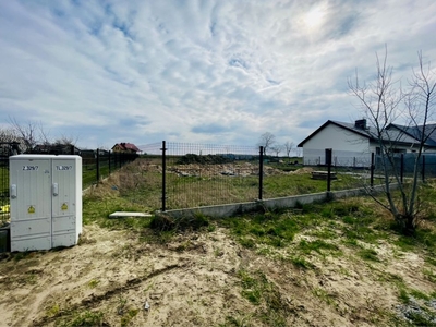 Działka z pozwoleniem na budowe i wylanymi ławami, 1080m