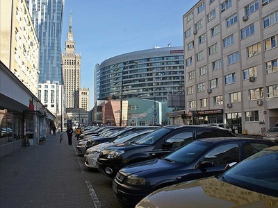 Kawalerka w centrum Warszawy do aranżacji - METRO