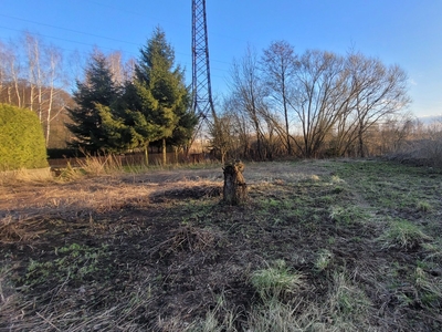 Sprzedam działkę 1360m2 z domem do rozbiórki