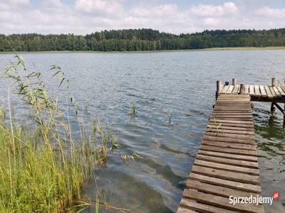 Działka budowlana z linią brzegową jeziora