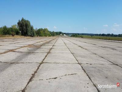 Sprzedam utwardzony plac składowy wraz 3 hangarami