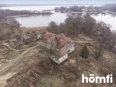 Pałac nad jeziorem Morzycko w Przyjezierzu