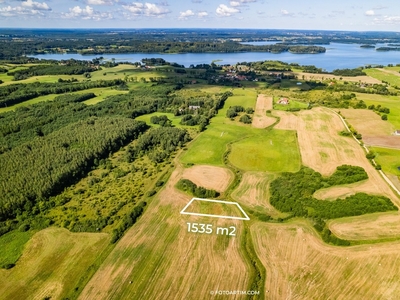 Działka z plażą nad jeziorem Narie