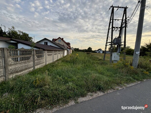 Działka budowlano-usługowa 1863 m2 w Święcicach.