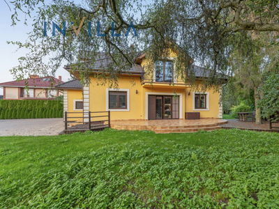 Dom z ogrodem (1151 m2) i garażem/Pustki Cisowskie