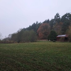 Duża działka rekreacyjna z własnym stawem w pobliżu jeziora