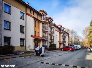 Kraków, ul. Obozowa, ogródek, miejsce postojowe