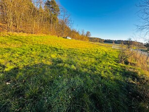 Działka budowlana pod lasem pięknie położona.